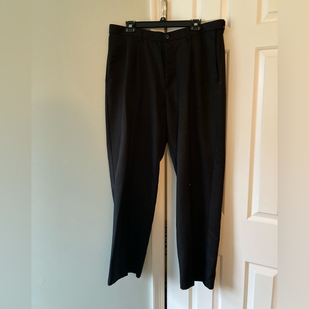 Haggar Men's Elegant Pleated Black Dress Pants
